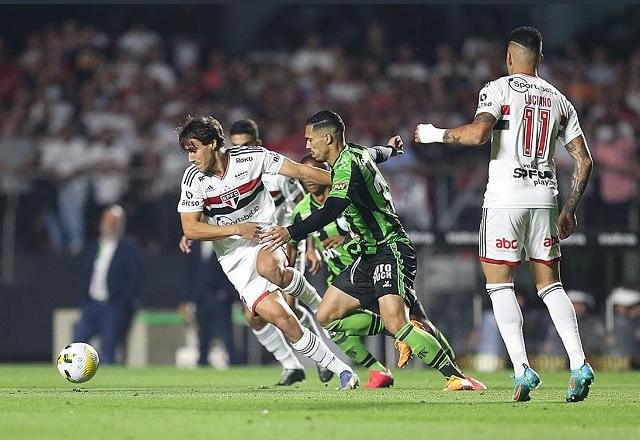 Imagem da noticia América-MG x São Paulo: onde assistir, escalações e desfalques
