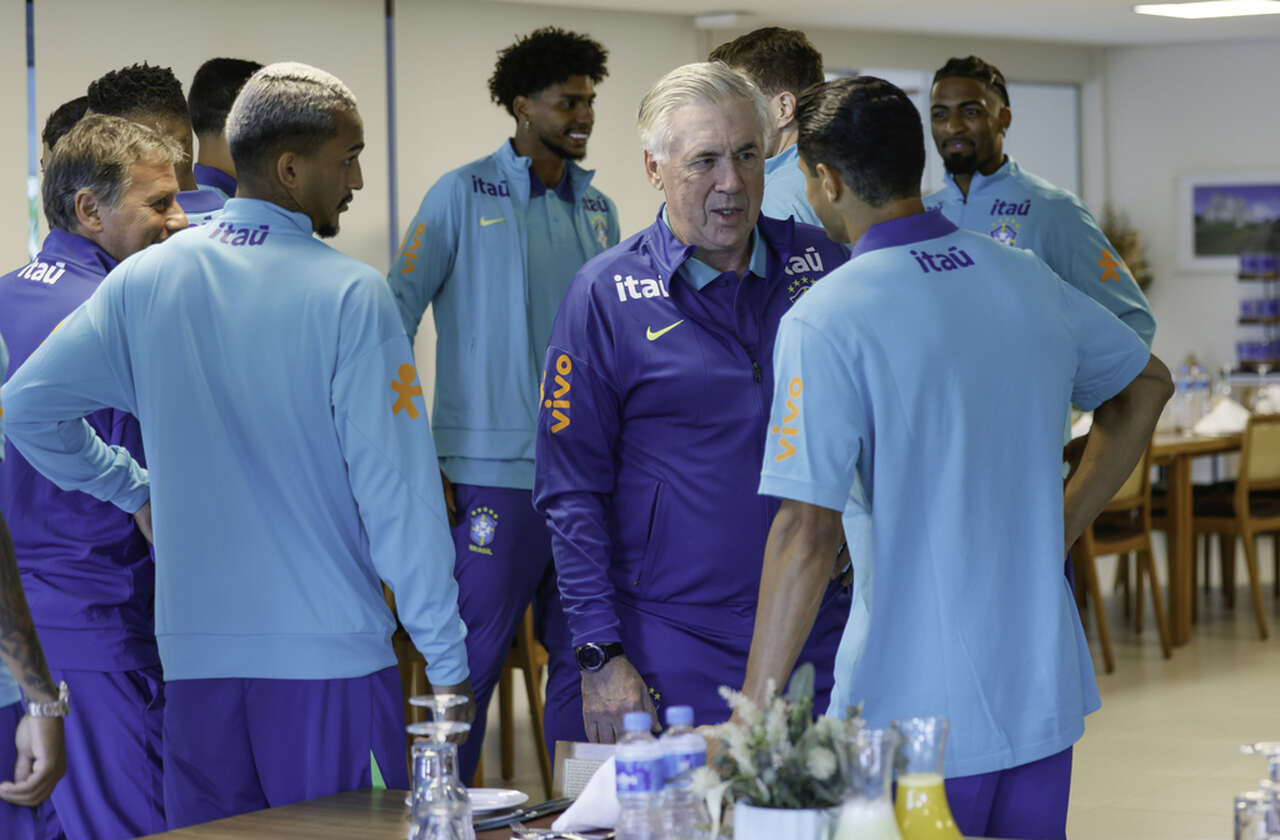 Imagem da noticia Raphinha chega, e Brasil tem elenco completo na Granja Comary