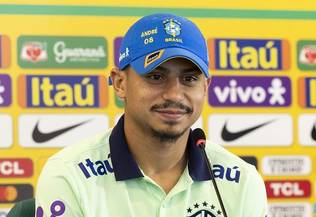 Imagem da noticia André destaca evolução do Brasil e vê Diniz "obcecado" por vitória