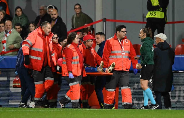 Jogadora sofre traumatismo craniano em jogo da Champions e está internada Jogadora sofre traumatismo craniano em jogo da Champions e está internada