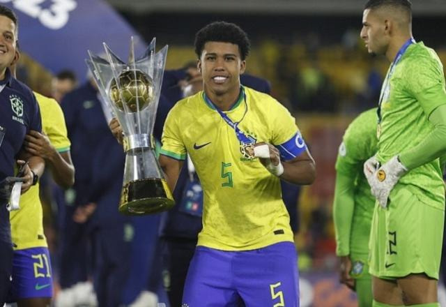 Imagem da noticia Sem visto de trabalho no Chelsea, volante Andrey será emprestado ao Palmeiras
