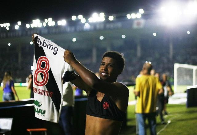 Imagem da noticia Vasco é notificado pelo Chelsea sobre Andrey e entra na disputa com Palmeiras