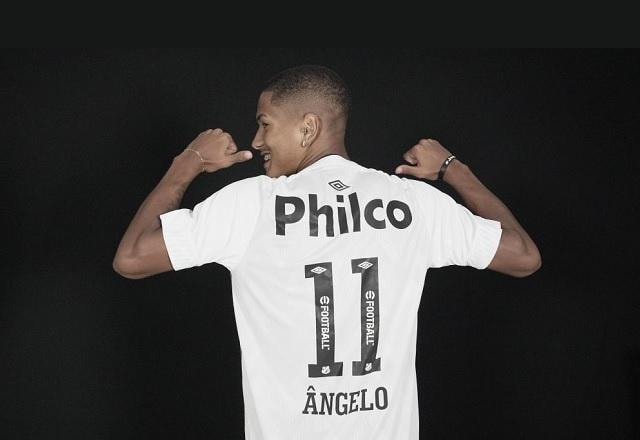 Imagem da noticia Com a "bênção" de Neymar, Ângelo recebe histórica camisa 11 do Santos