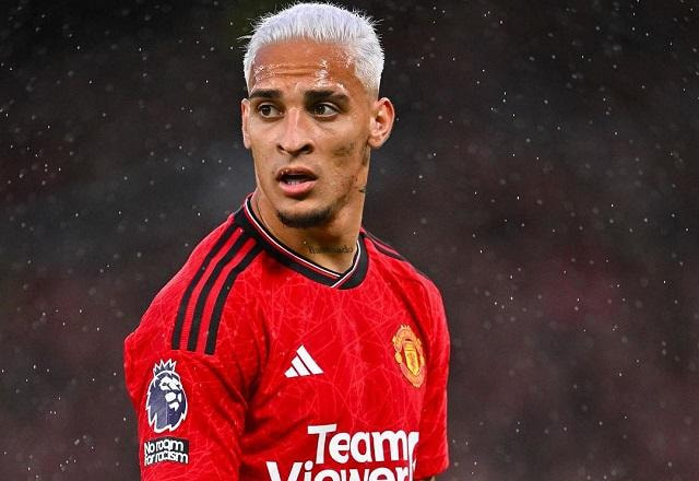 Imagem da noticia Antony volta a treinar no Manchester United após acusações de agressão