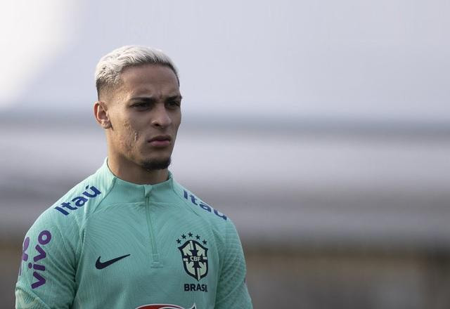 Imagem da noticia Antony é cortado da seleção brasileira após acusações de ameaças e agressões