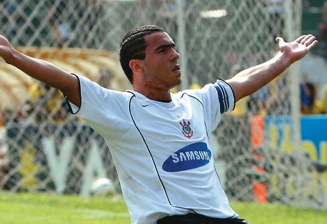 Imagem da noticia Aos 38 anos, Tévez anuncia aposentadoria do futebol: "Dei tudo que tinha"