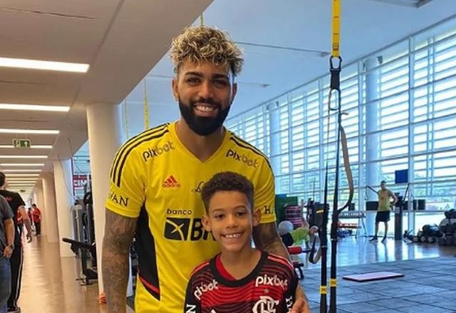 Imagem da noticia Após chorar por camisa de Gabigol, criança encontra o ídolo: "Nem acreditei"