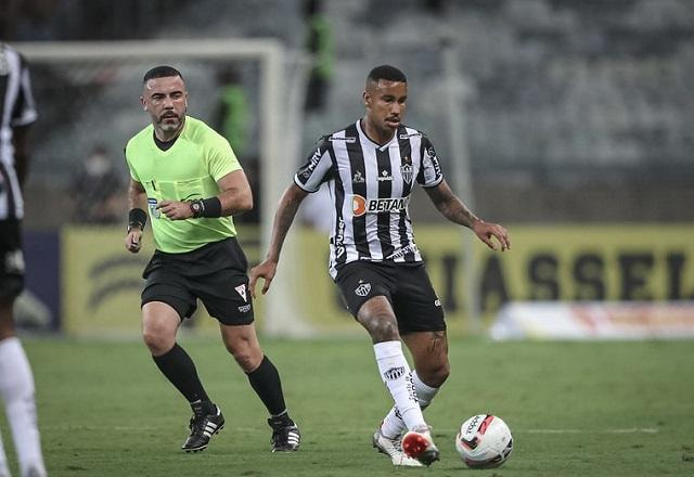 Imagem da noticia Comissão de arbitragem vê acerto no pênalti marcado em Atlético-MG x Cruzeiro