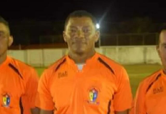 Imagem da noticia Árbitro morre após ser atingido por raio em jogo de futebol no Piauí