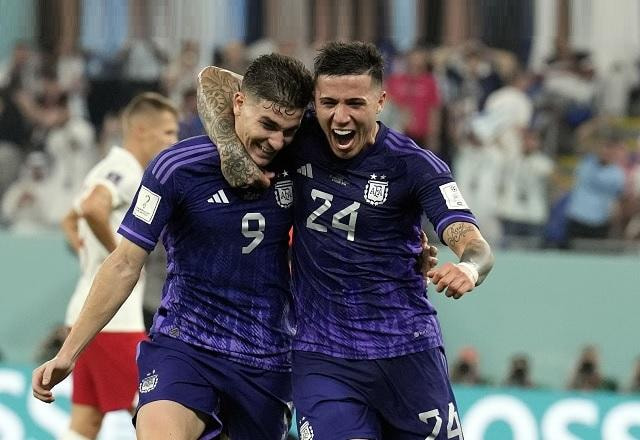Imagem da noticia Argentina vence e se classifica, e Polônia avança pelo saldo de gols