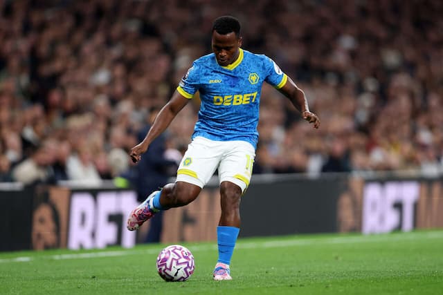 Mbappé sofre entorse no joelho e vira dúvida no Real Madrid Mbappé sofre entorse no joelho e vira dúvida no Real Madrid