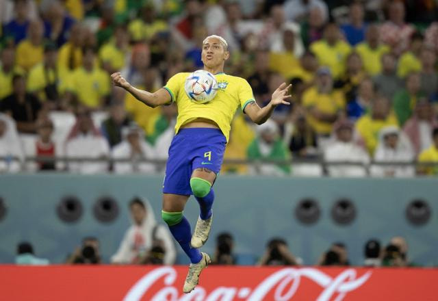 Imagem da noticia "Arrancaram um pedaço da gente", Richarlison lamenta eliminação e ganha apoio de Pelé
