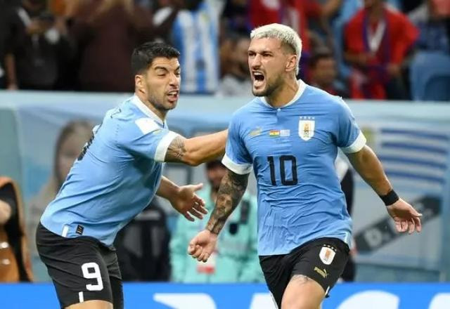 Imagem da noticia Arrascaeta dá boas-vindas a Suárez no Grêmio: "Melhor liga do mundo"