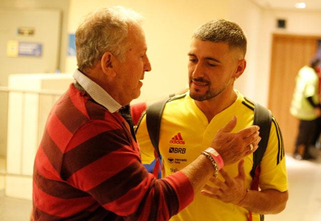 Imagem da noticia Encontro de Zico com Arrascaeta enlouquece torcida e vai parar nos TTs