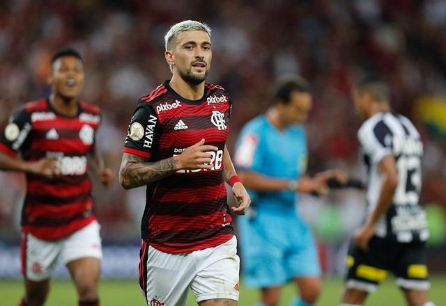 Imagem da noticia Venê Casagrande alerta sobre Arrascaeta: "Tem prazo de validade na partida"