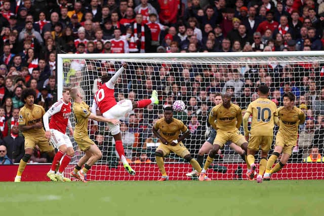 Arsenal dispara na liderança inglesa após vitória sobre o Crystal Palace Arsenal dispara na liderança inglesa após vitória sobre o Crystal Palace
