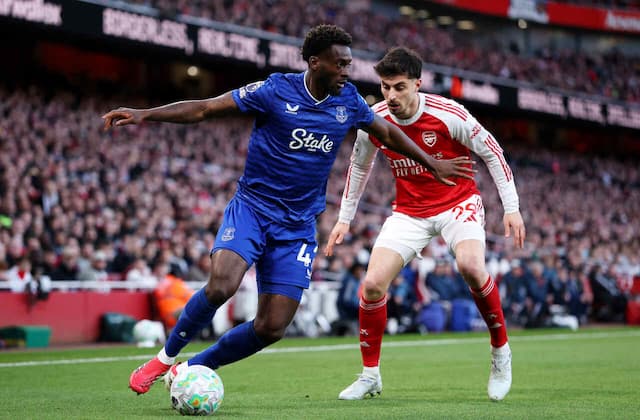 Com gols no fim, Arsenal vence o Everton no Emirates Com gols no fim, Arsenal vence o Everton no Emirates