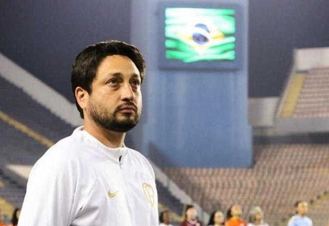 Imagem da noticia Técnico do Palmeiras questiona convocação, e Arthur Elias rebate: "Lamentável"