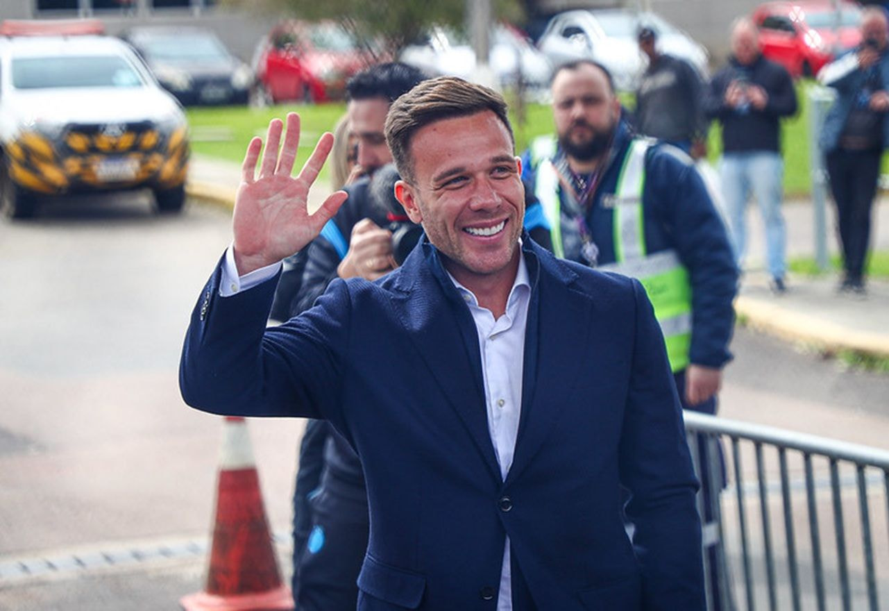 Imagem da noticia Arthur chega ao Grêmio e se declara: "Sensação de voltar para casa"