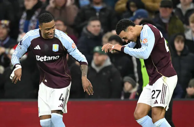 Aston Villa vence United e engrena décimo triunfo seguido na temporada Aston Villa vence United e engrena décimo triunfo seguido na temporada