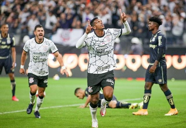 Imagem da noticia Corinthians multa Jô por falta aos treinos de domingo e segunda