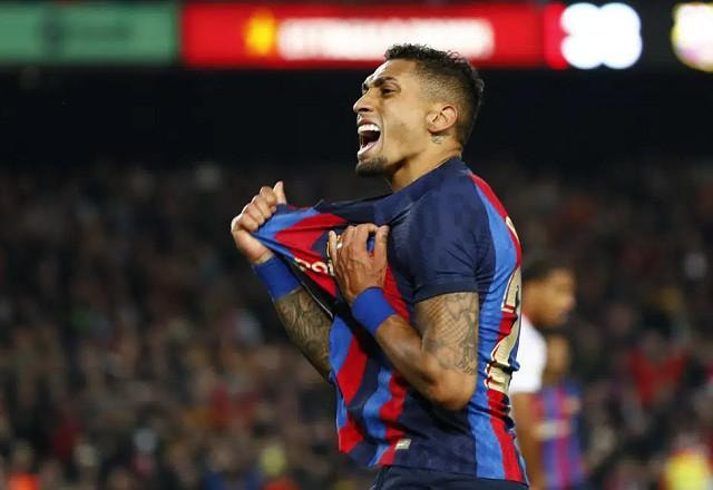 Imagem da noticia Raphinha xinga Xavi após ser substituído: "Normal", responde técnico
