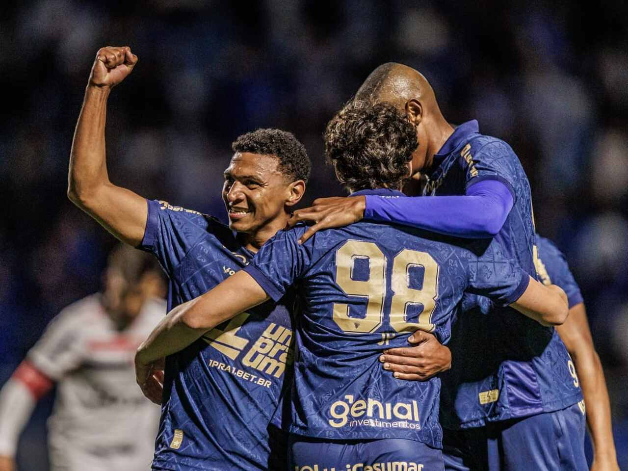 Imagem da noticia Avaí resolve no primeiro tempo e atropela Botafogo-SP