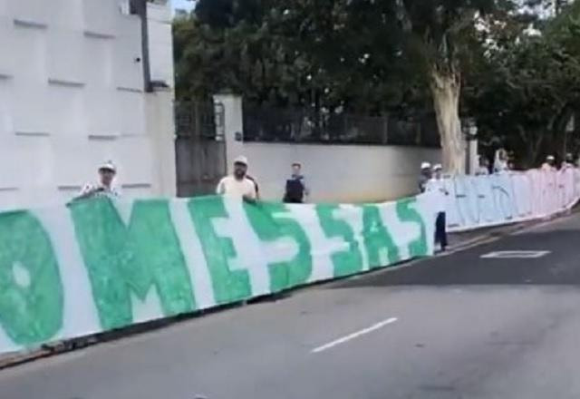 Imagem da noticia "Avião não é contratação": organizada do Palmeiras protesta contra falta de reforços