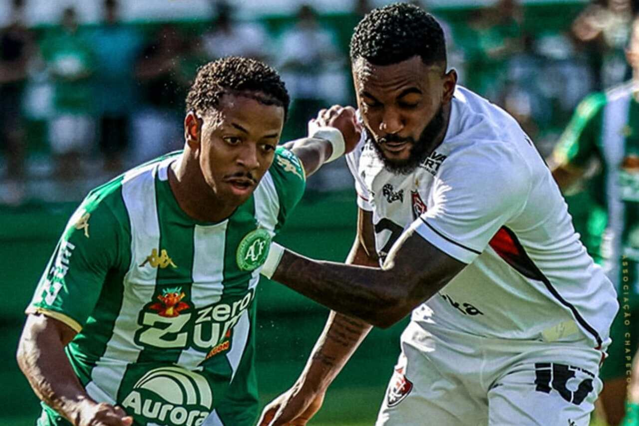 Imagem da noticia Chapecoense cede empate ao Vitória com gol nos acréscimos