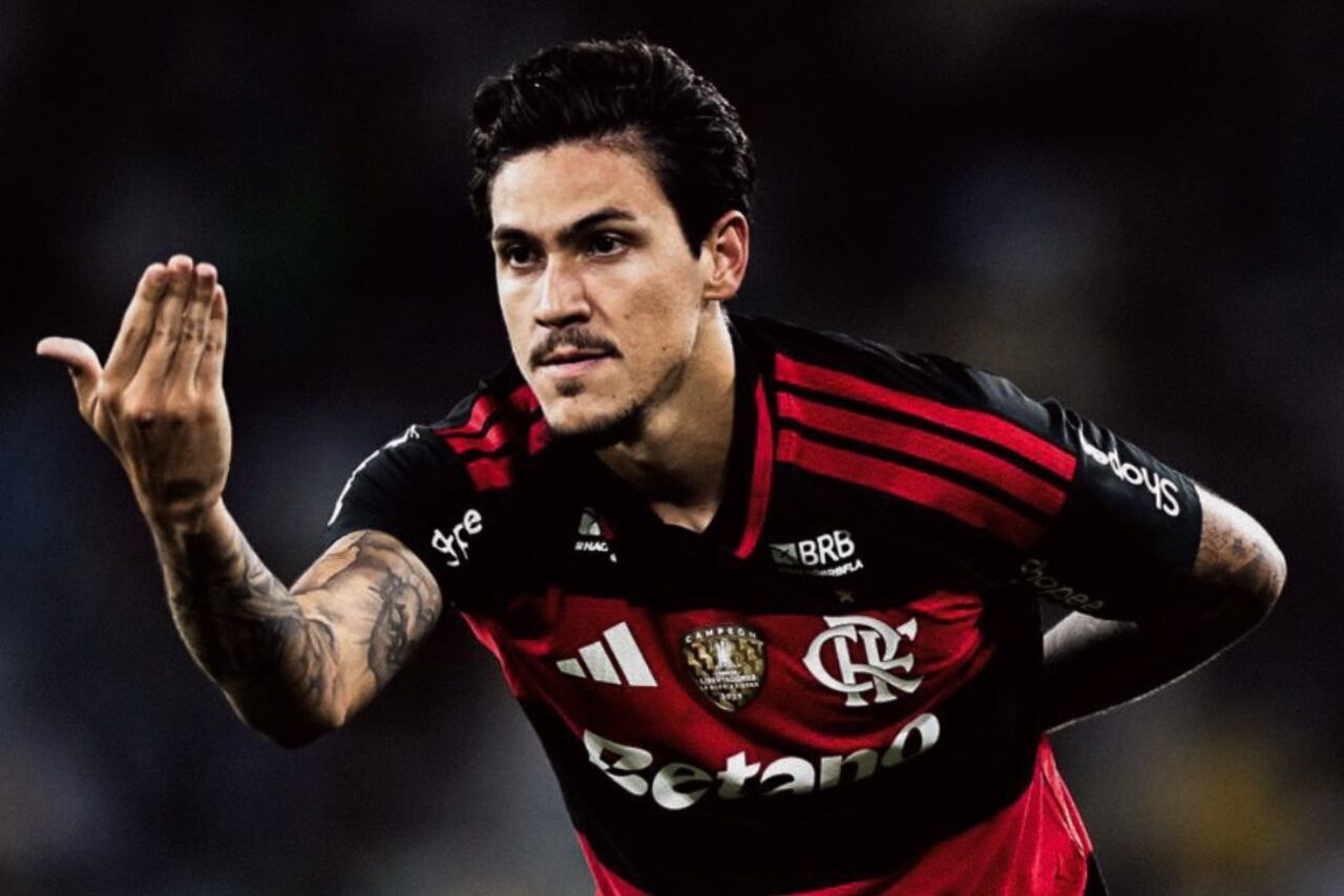 Imagem da noticia Pedro recebe homenagem após se tornar maior artilheiro do Flamengo no século