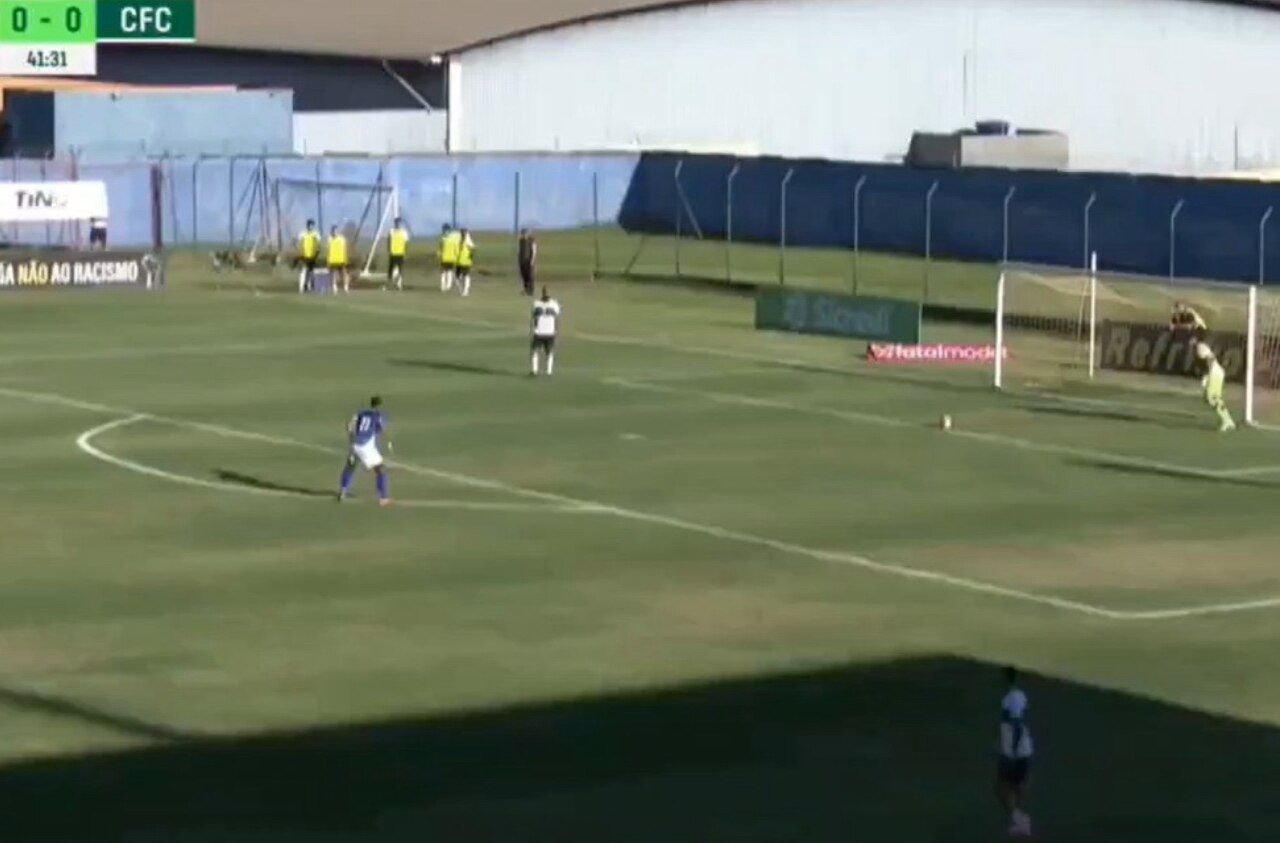 Imagem da noticia Goleiro do Coritiba faz gol de tiro de meta no Paranaense; veja vídeo