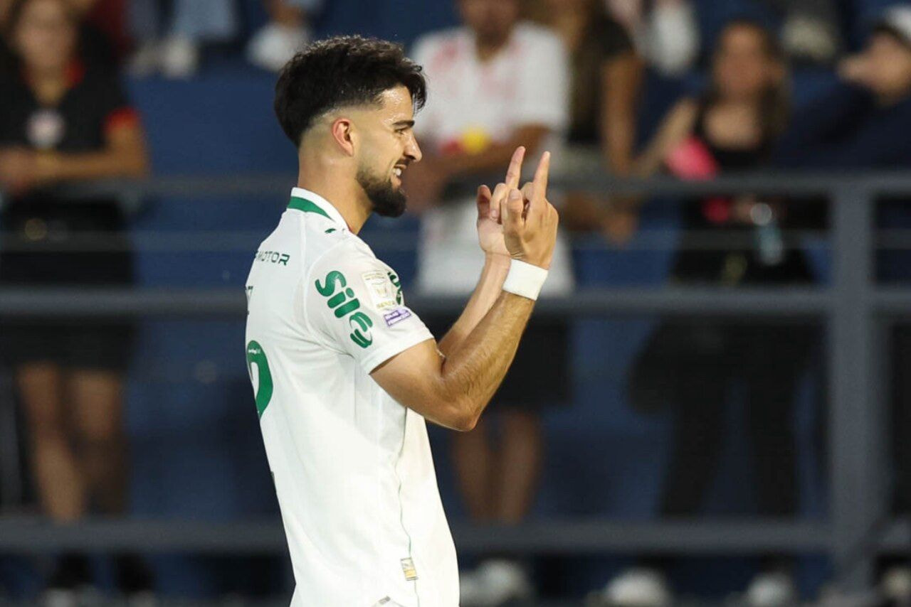 Imagem da noticia Palmeiras vence o Bragantino e amplia vantagem na liderança do Brasileirão