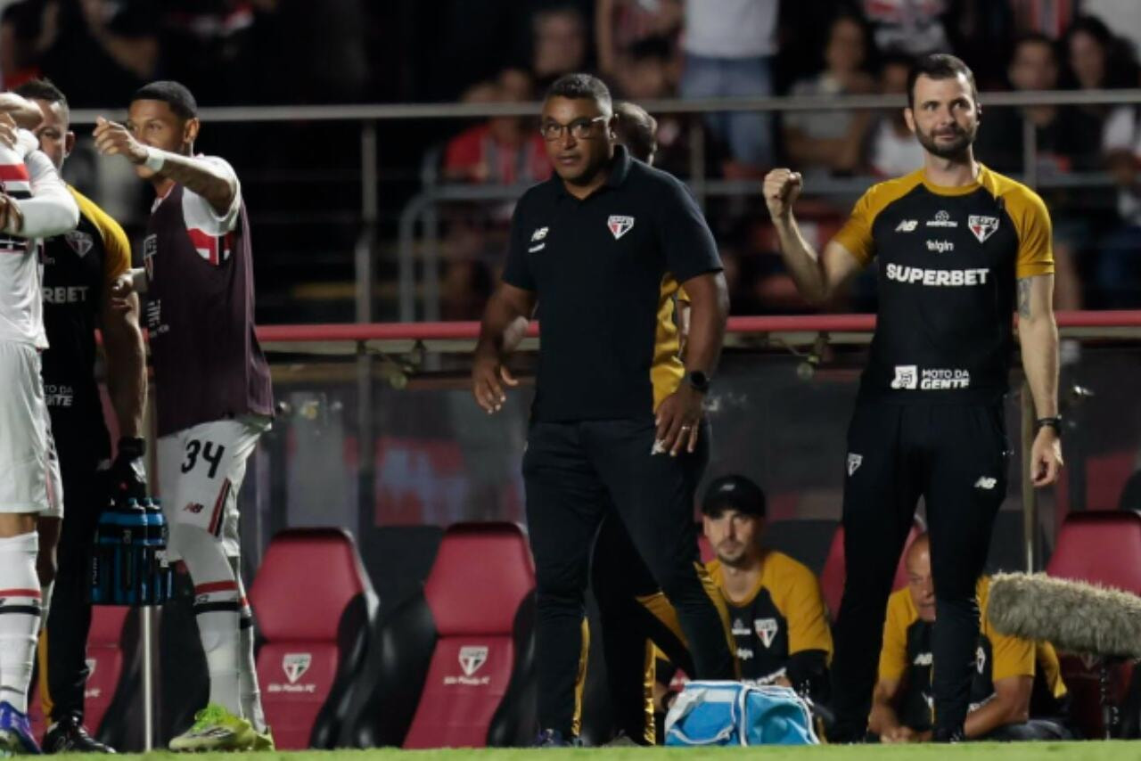 Imagem da noticia Roger Machado vê resposta positiva com mudança e pede incentivo: "Trabalho para caramba"