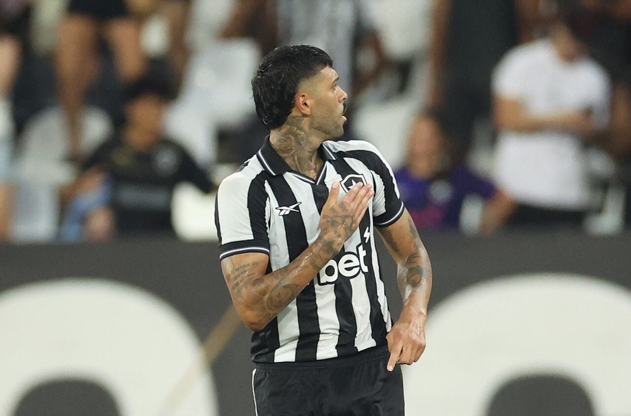 Imagem da noticia Barboza exige reação no Botafogo após derrota: "Do dono ao roupeiro"