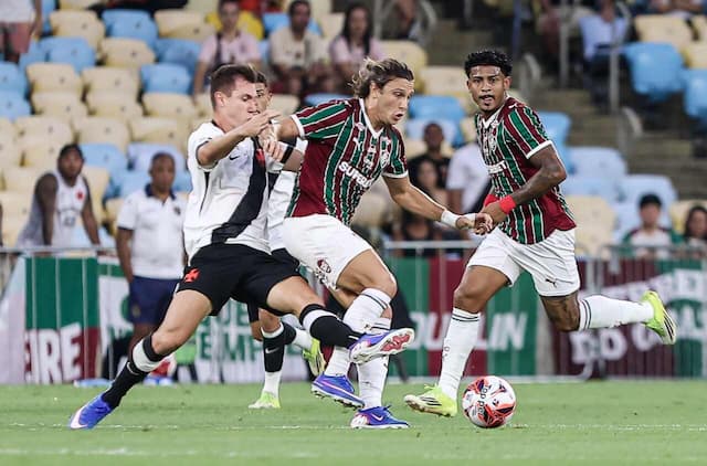 Em jogo intenso, Fluminense empata com Vasco e vai à final do Carioca Em jogo intenso, Fluminense empata com Vasco e vai à final do Carioca