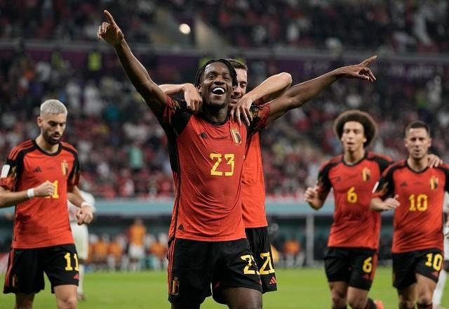 Imagem da noticia Canadá perde pênalti, e Bélgica vence no sufoco na estreia da Copa
