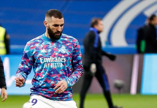 Imagem da noticia Benzema sente desconforto no joelho e desfalca Real Madrid contra o Barcelona