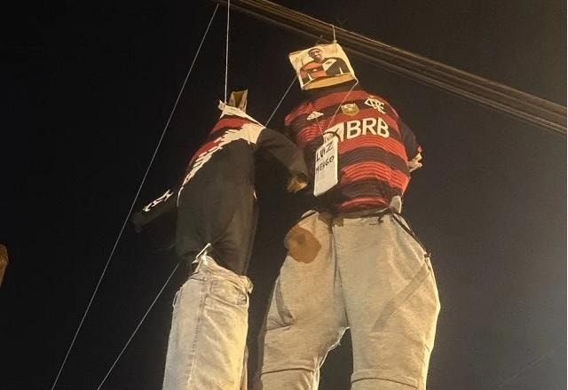 Imagem da noticia Torcedores do Vasco simulam enforcamento de CEO da SAF em protesto