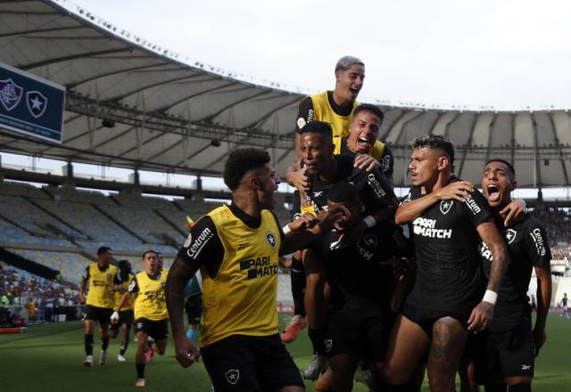 Imagem da noticia Botafogo bate Fluminense, espanta crise e volta a vencer no Brasileirão