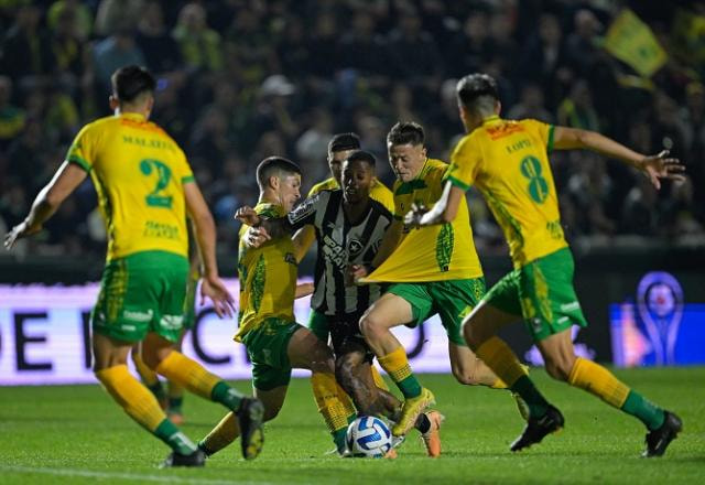 Imagem da noticia Botafogo perde para o Defensa y Justicia e se despede da Sul-Americana