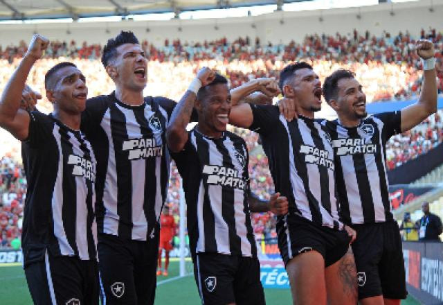 Imagem da noticia Botafogo vence Flamengo no Maracanã e assume liderança isolada do Brasileirão