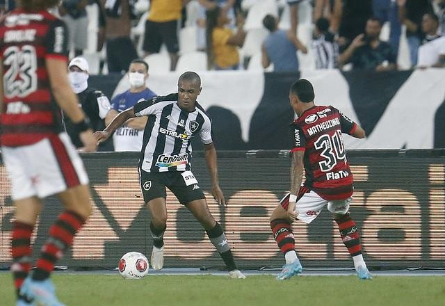 Imagem da noticia Botafogo x Flamengo: onde assistir, escalações e desfalques