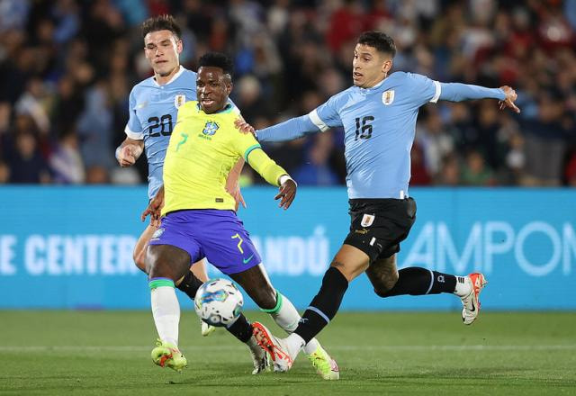 Imagem da noticia Brasil é derrotado pelo Uruguai e perde invencibilidade de 8 anos nas Eliminatórias