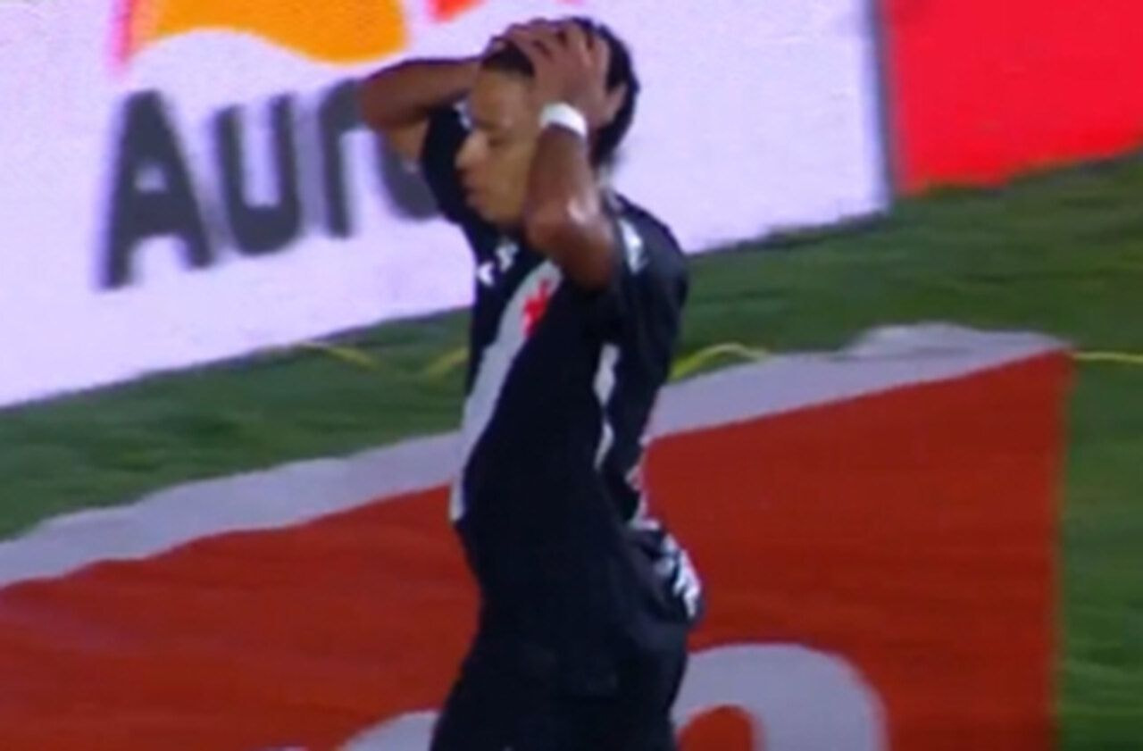 Imagem da noticia Brenner acumula chances perdidas e sofre com vaias em São Januário