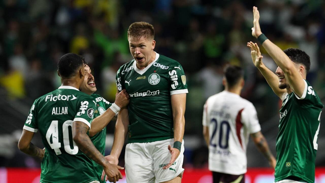 Imagem da noticia Palmeiras defende invencibilidade como mandante em clássicos no Brasileiro