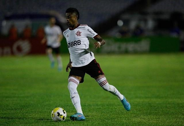 Imagem da noticia Bruno Henrique, do Flamengo, passará por nova cirurgia no joelho direito