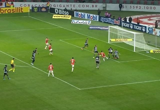Imagem da noticia CBF divulga áudio do VAR de pênalti polêmico em Inter x Botafogo