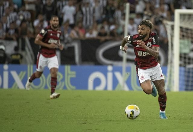 Imagem da noticia CBF libera áudio do VAR em revisão de pênalti de Ceará x Flamengo: "Não tem contato"
