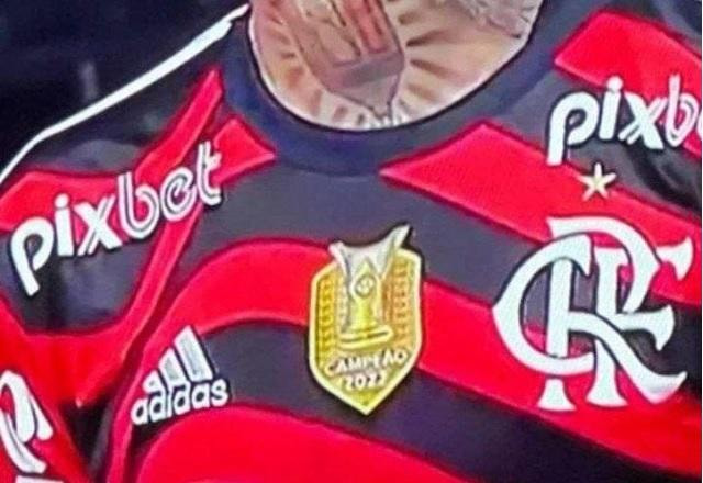 Imagem da noticia Flamengo comete gafe e entra em campo com patch de campeão brasileiro de 2022