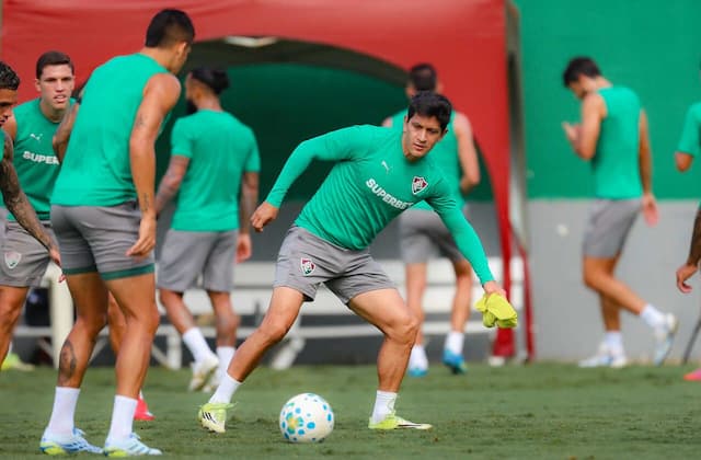 Cano participa de treino e se aproxima de retorno ao Fluminense Cano participa de treino e se aproxima de retorno ao Fluminense